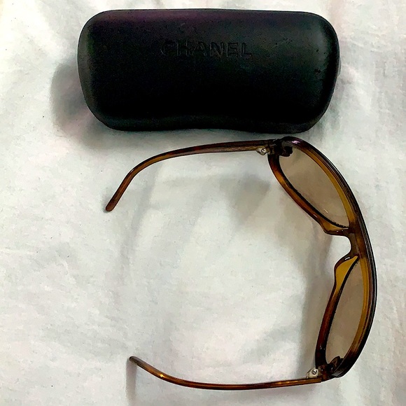(SOLD)CHANEL AUTHENTIC Sunglasses - Picture 7 of 9